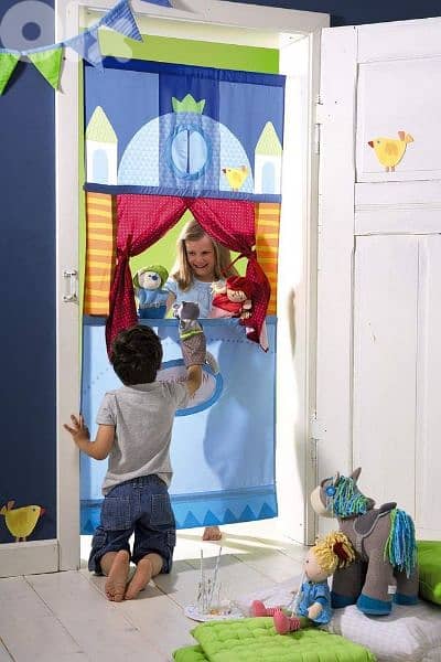 HUBA doorway puppet theater 0