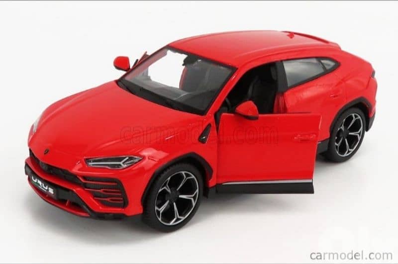 Lamborghini Urus diecast car model 1:24. 3