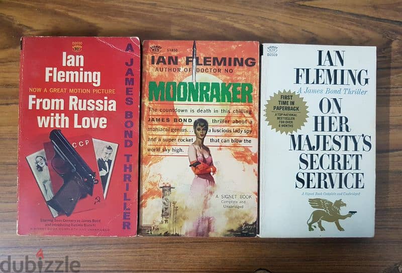James Bond vintage collectors books 0