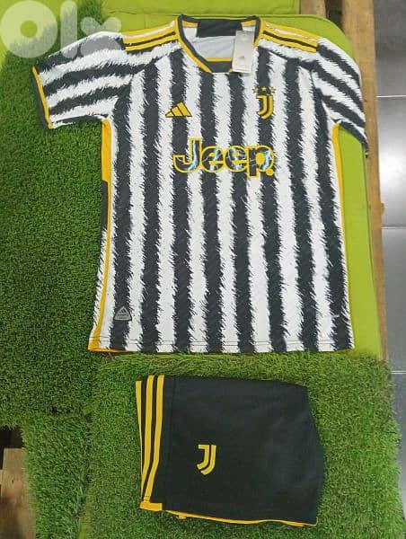 Juventus Chiesa Football Shirt & Short(Made in Thailand) 1