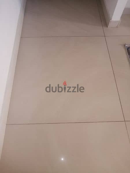 بلاط اماراتي باب اول متر بمتر 15$ المتر سماكه 1cm 0