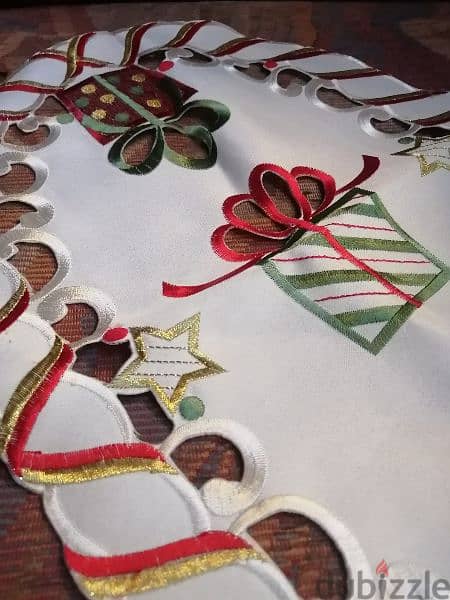 Christmas glass plate and table decor 2