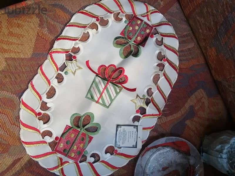 Christmas glass plate and table decor 3