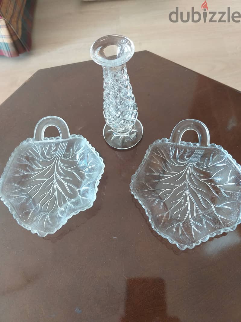 A set of 2 ashtrays & vase 0