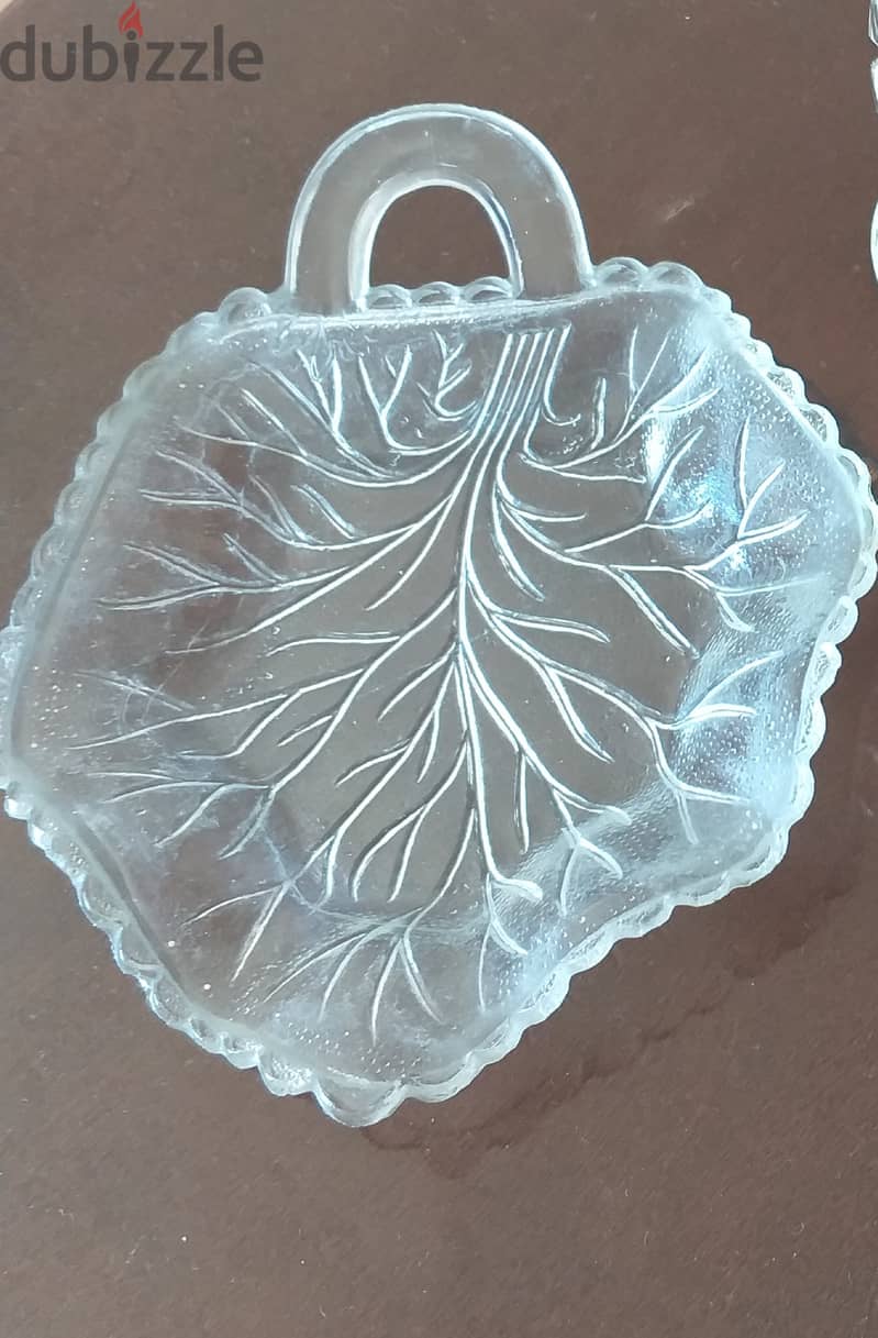 A set of 2 ashtrays & vase 3