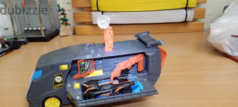 hotwheels truck + car for9$ 2