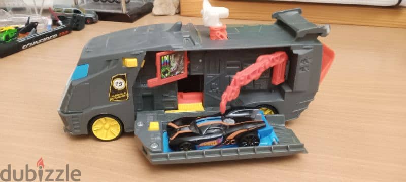 hotwheels truck + car for9$ 4