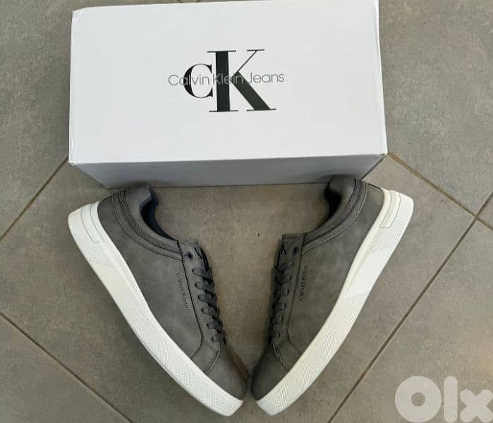 Calvin Klein 4