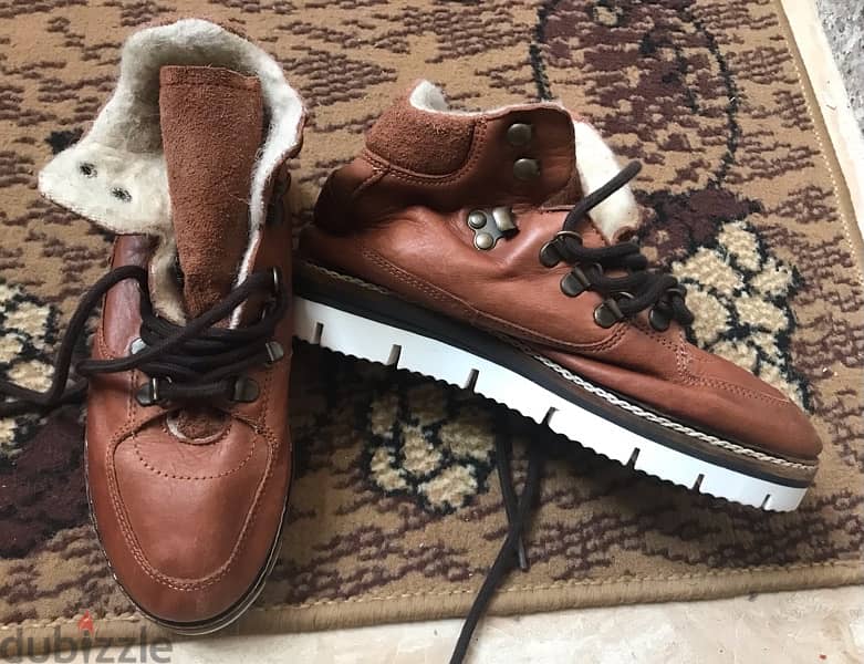 جلد قلبو مصوف صنع البرتغال نمرة ٣٥ 0