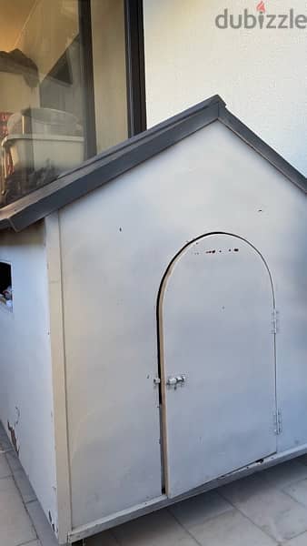 Big Dog House with 2 Windows 0