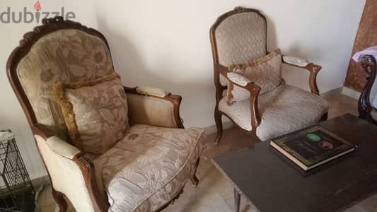 صالون ستيل ٤زغار واحده كبيره قديم بحاجه لشويه شغل