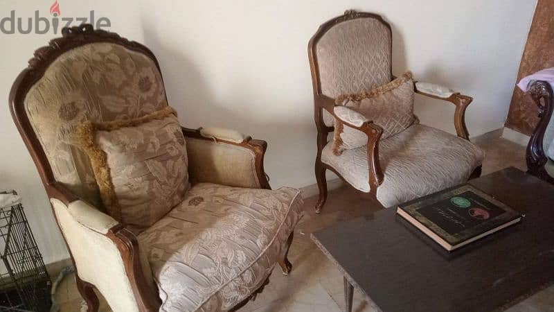 صالون ستيل ٤زغار واحده كبيره قديم بحاجه لشويه شغل 0