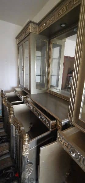 طاولة صفرة+ فاترين مع ٨ كراسي 2