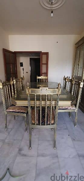 طاولة صفرة+ فاترين مع ٨ كراسي 4