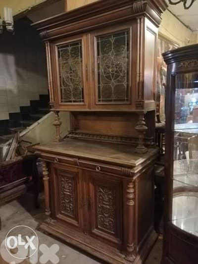 خزانة بيفي فرنسي انتيك أو فيترين خشب سنديان روعة الحفر المميز والجميل