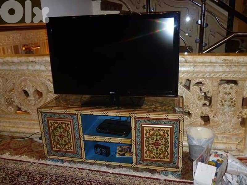 طاولات تلفاز على الطريقة الدمشقية 1