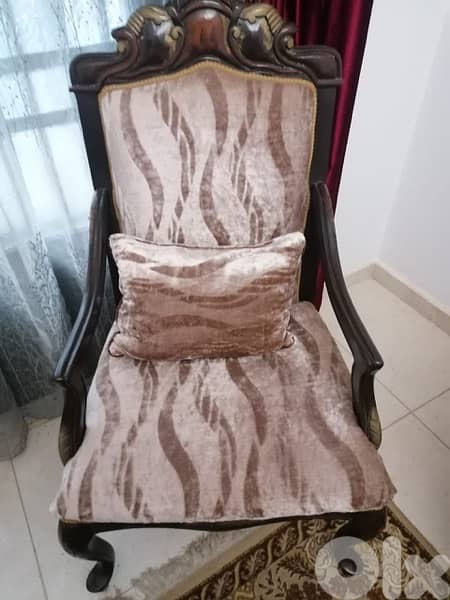 salon like new for sale 1