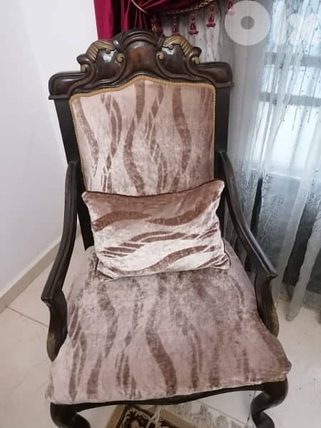 salon like new for sale 2