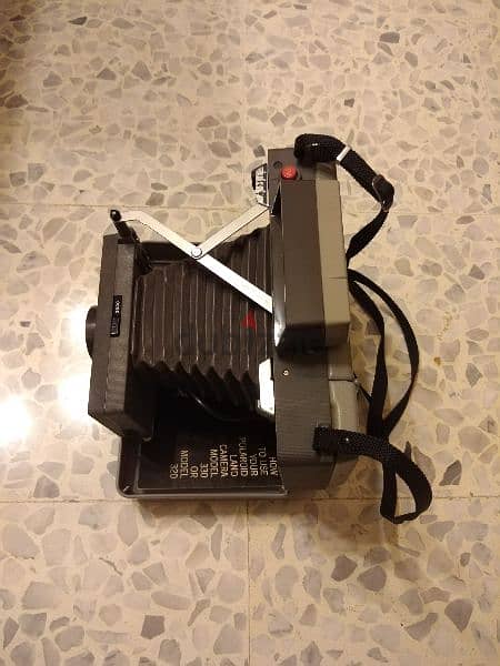 كاميرا قديمة بحالة ممتازة 3