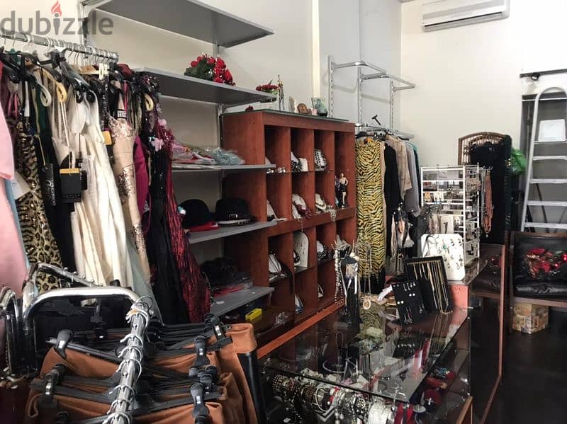 للبيع ديكور محل كامل 3