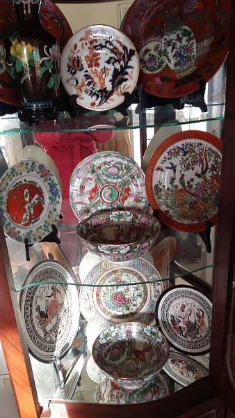 فترين  للتحف  ب ٣٠٠