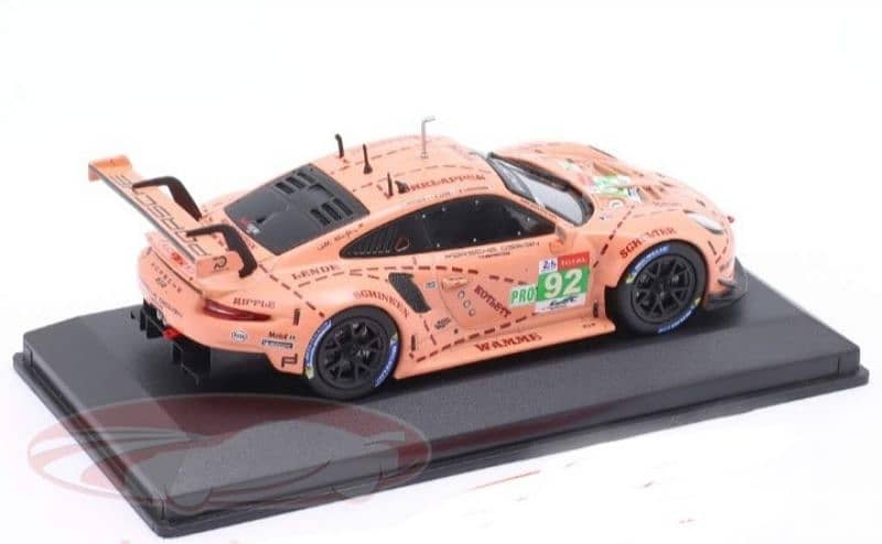Porsche 911 RSR (2018) diecast car model 1;43. 4