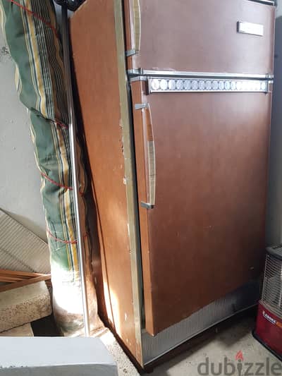 fridgidare fridge and frezzer
