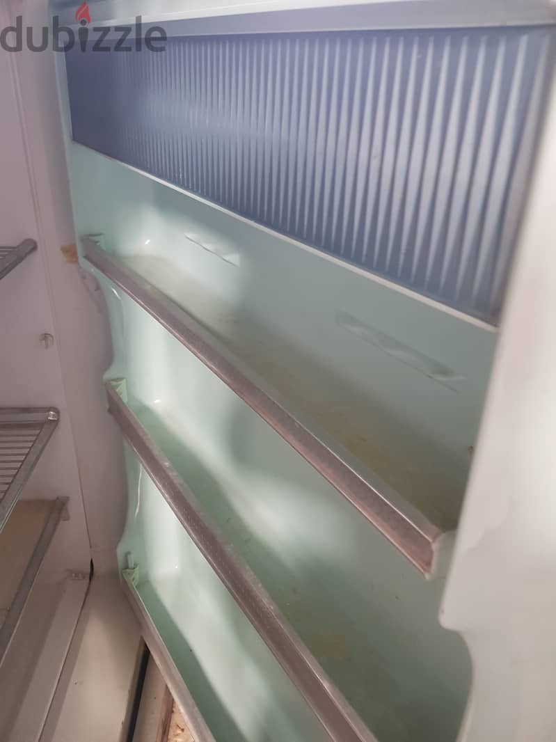 fridgidare fridge and frezzer 3