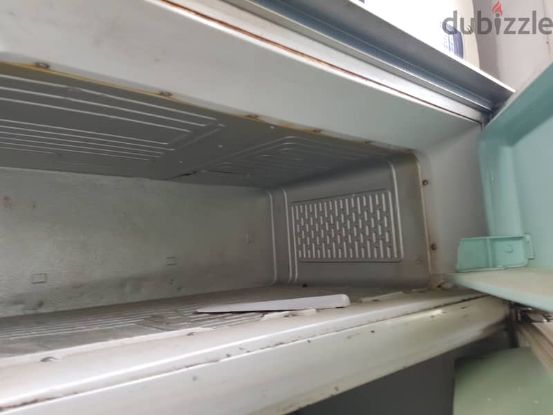 fridgidare fridge and frezzer 4