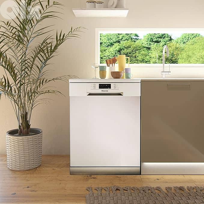 Hisense Dishwasher 14 Place Settings silver غسالة أطباق فضي 0