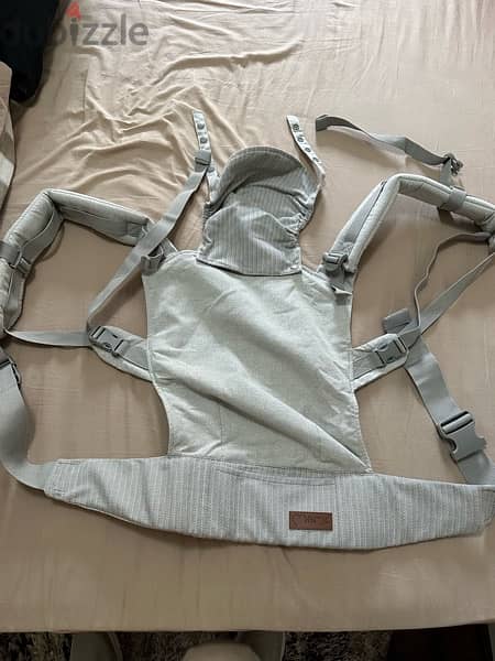 Momi baby carrier 2