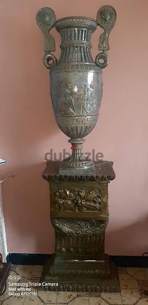 greeque vase alabaster with console  as a base