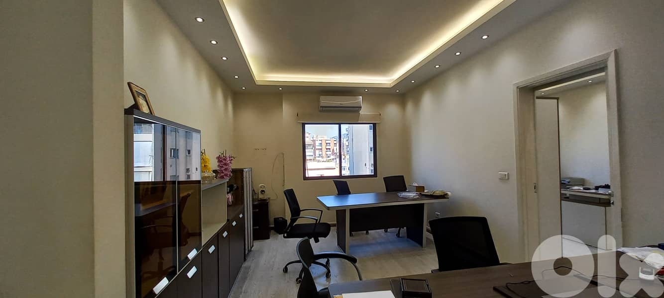 Furnished office in commercial Center for rentمكتب مفروش في المركز 0