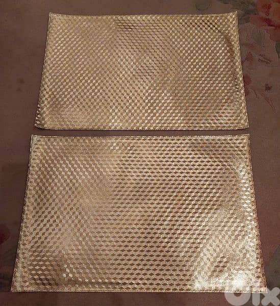 Golden Placemat - مفرش سفرة لتحت الصحن 7