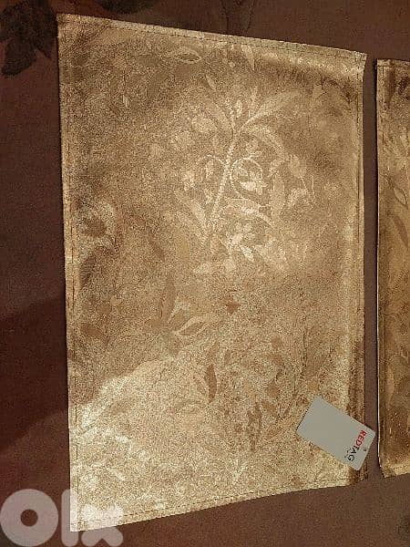 Golden Placemat - مفرش سفرة لتحت الصحن 12