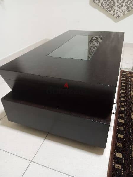 طاولة خشب لون بني غامق كتير تقيلة 2