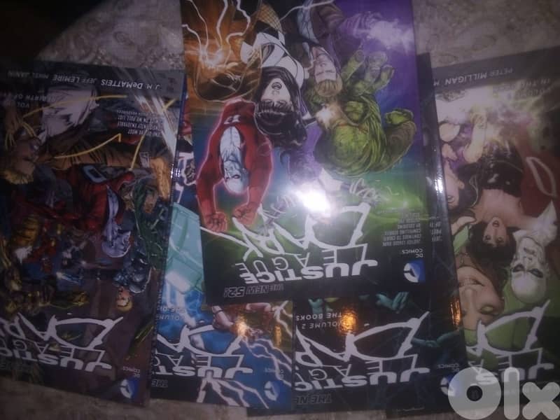 Marvel / DC universe comic books price start at 5$ 8