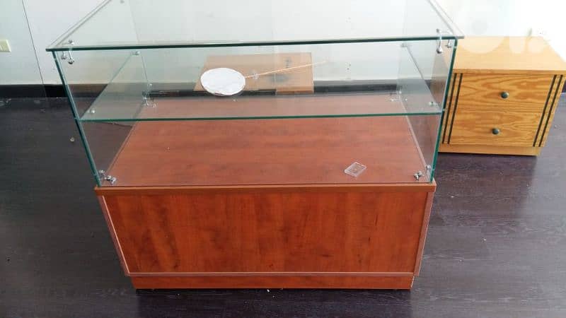 vitrine like new 1