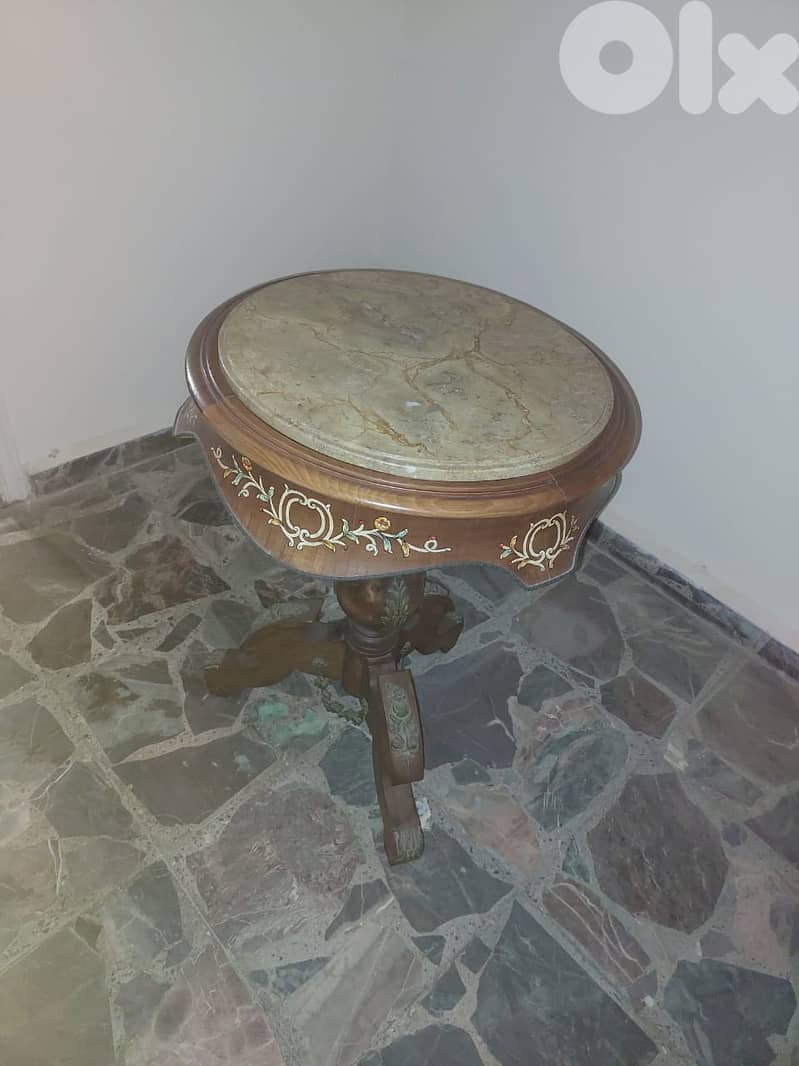 antique round tables 0