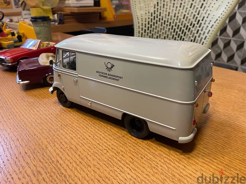 Deutch Post Vintage Mercedes Benz 1