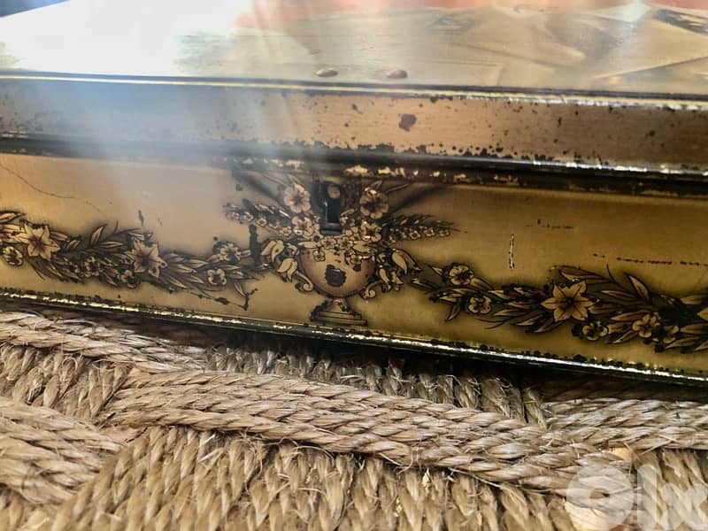 vintage 1960s tin box 2
