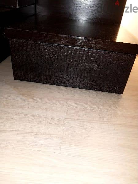 bedroom with bed side table and dressing table with mirror 4