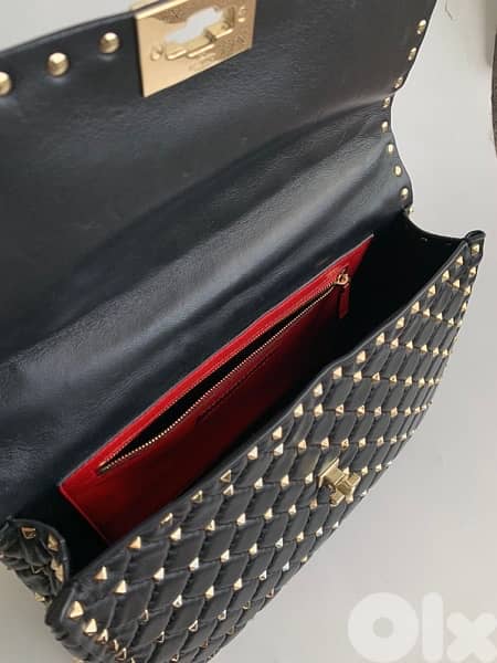 Valentino nappa rockstud spike black and gold bag 4