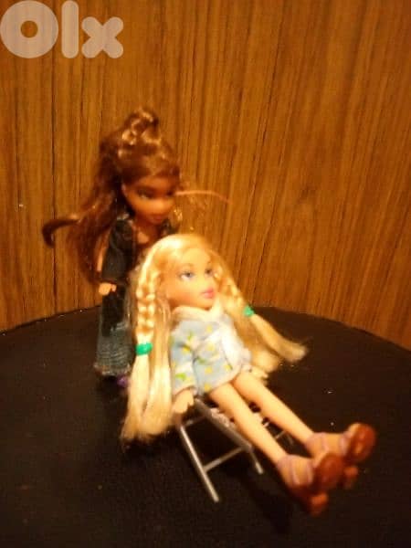 2 LIL BRATZ Smallest Ever MGA wearing dolls, Both +Long chair=30$ 2