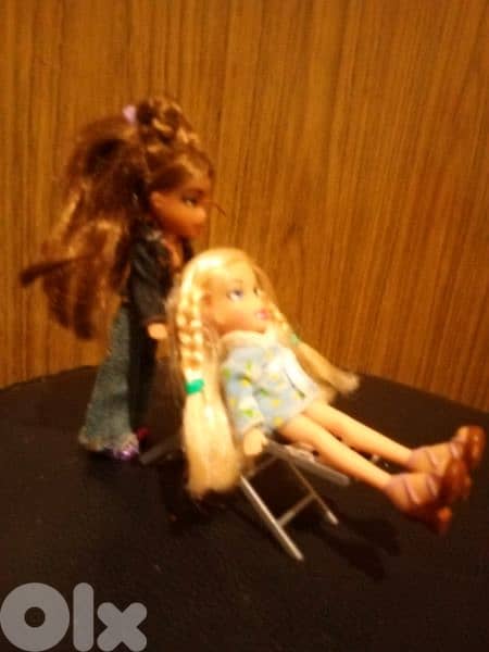 2 LIL BRATZ Smallest Ever MGA wearing dolls, Both +Long chair=30$ 3