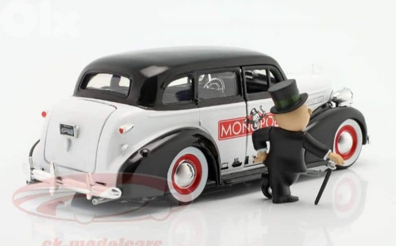 Chevrolet Master Delux (with Mr Monopoly figure) diecast car 1:24. 2