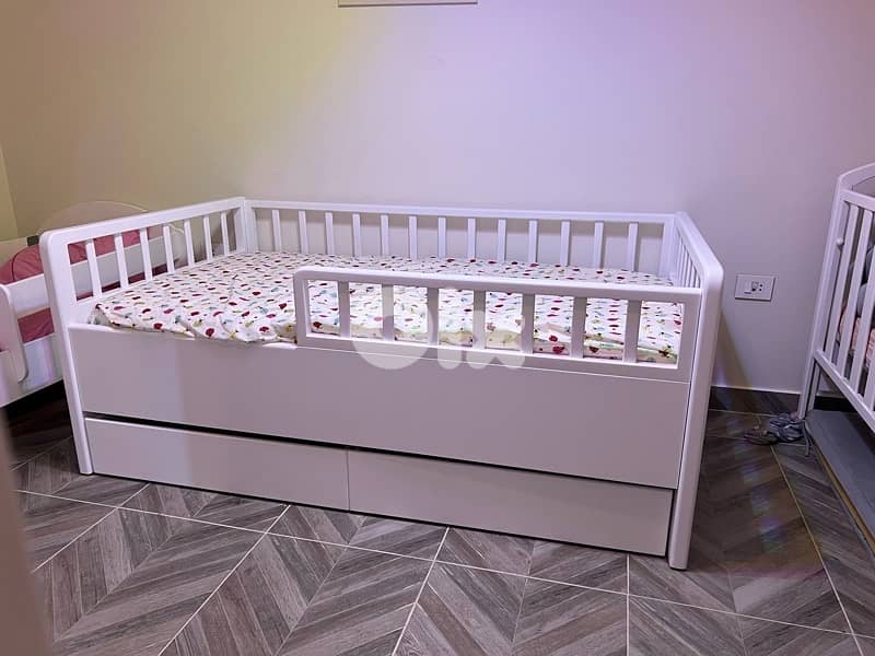 Bed Massif Zein real wood. size 180 on 100 1