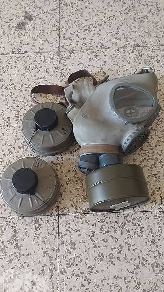 ماسك مع  اغراضه سعره 85 $ 0