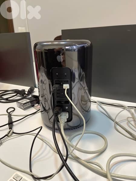 Apple Mac Pro 2013 3.5 GHz 6 Core 32GB Ram 256GB SSD Monterey 1