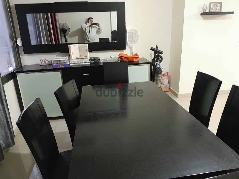 طاولة سفرة بتفتح ١٠ كراسي مع درسوار ومراية 1